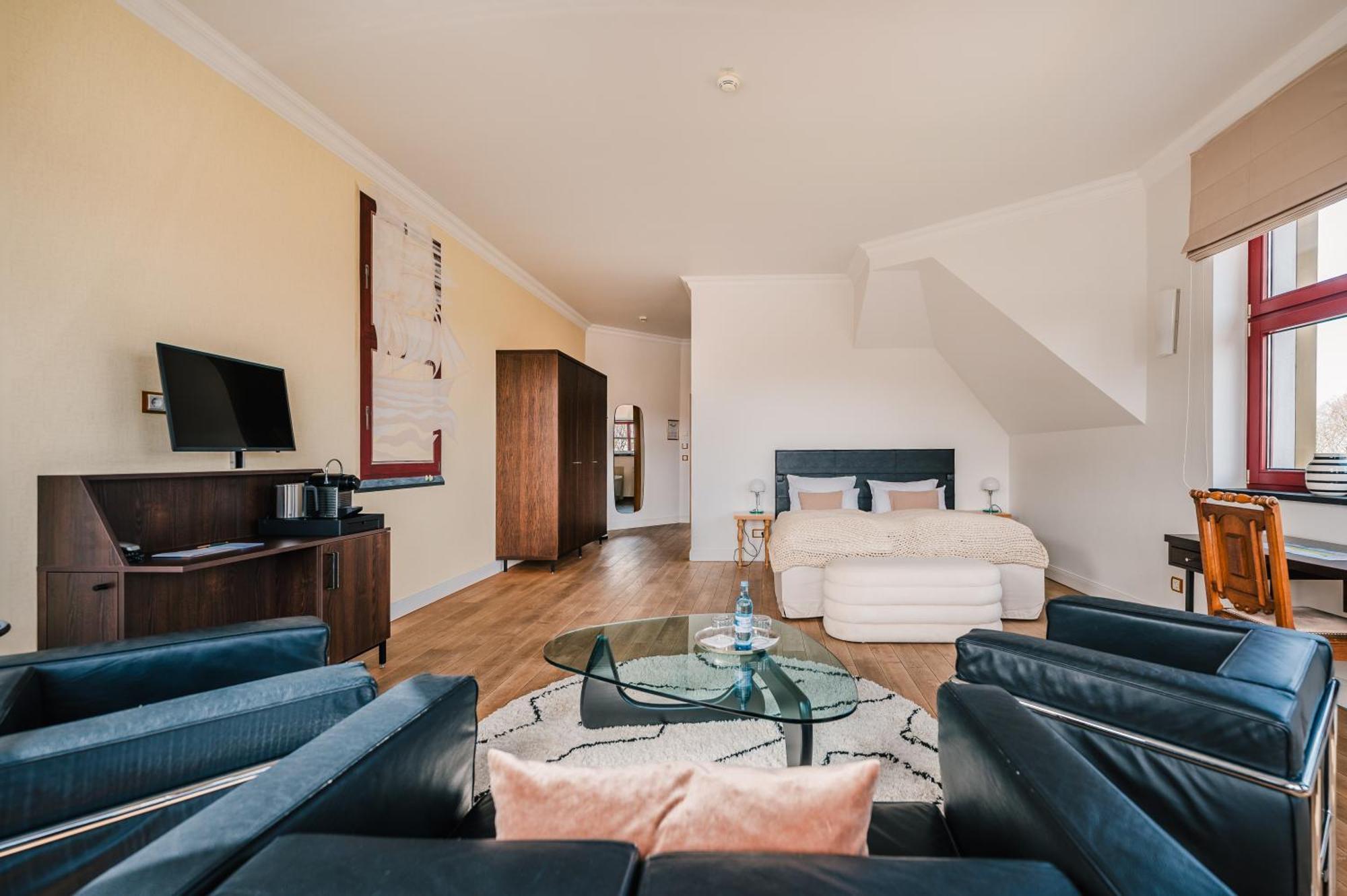 Romantik Hotel Schloss Ranzow 로메 외부 사진